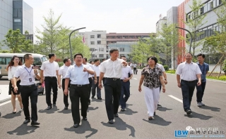 石碣鎮(zhèn)黨委書記等領(lǐng)導(dǎo)來(lái)我司參觀和指導(dǎo)工作