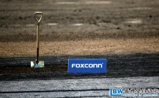 美國(guó)富士康生產(chǎn)Apple遭遇用人荒，用自動(dòng)化機(jī)器人取代更多人工崗位。